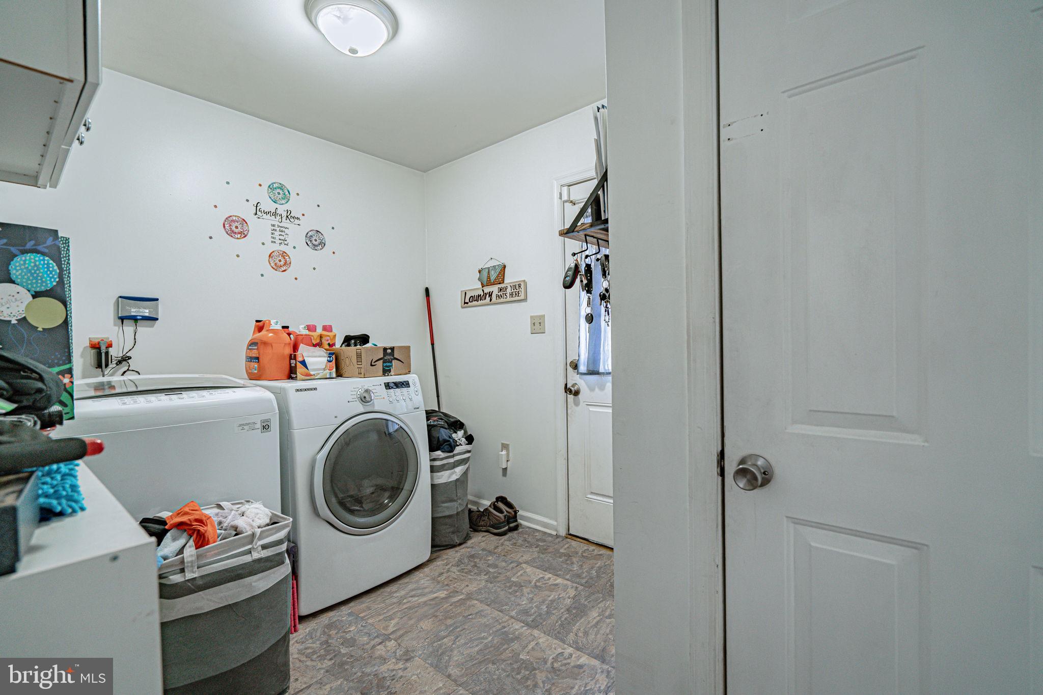 35 Ridgeview Drive Lehighton, PA 18235 - Photo 22 of 58 a utility room with dryer and washer