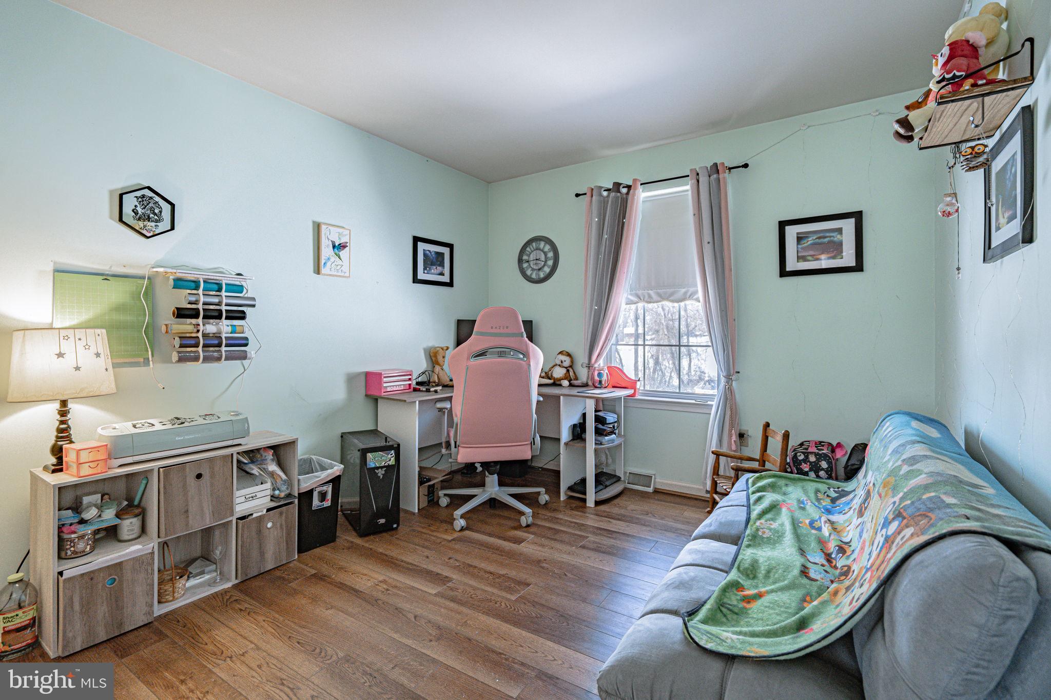 35 Ridgeview Drive Lehighton, PA 18235 - Photo 34 of 58 a living room with furniture and a wooden floor