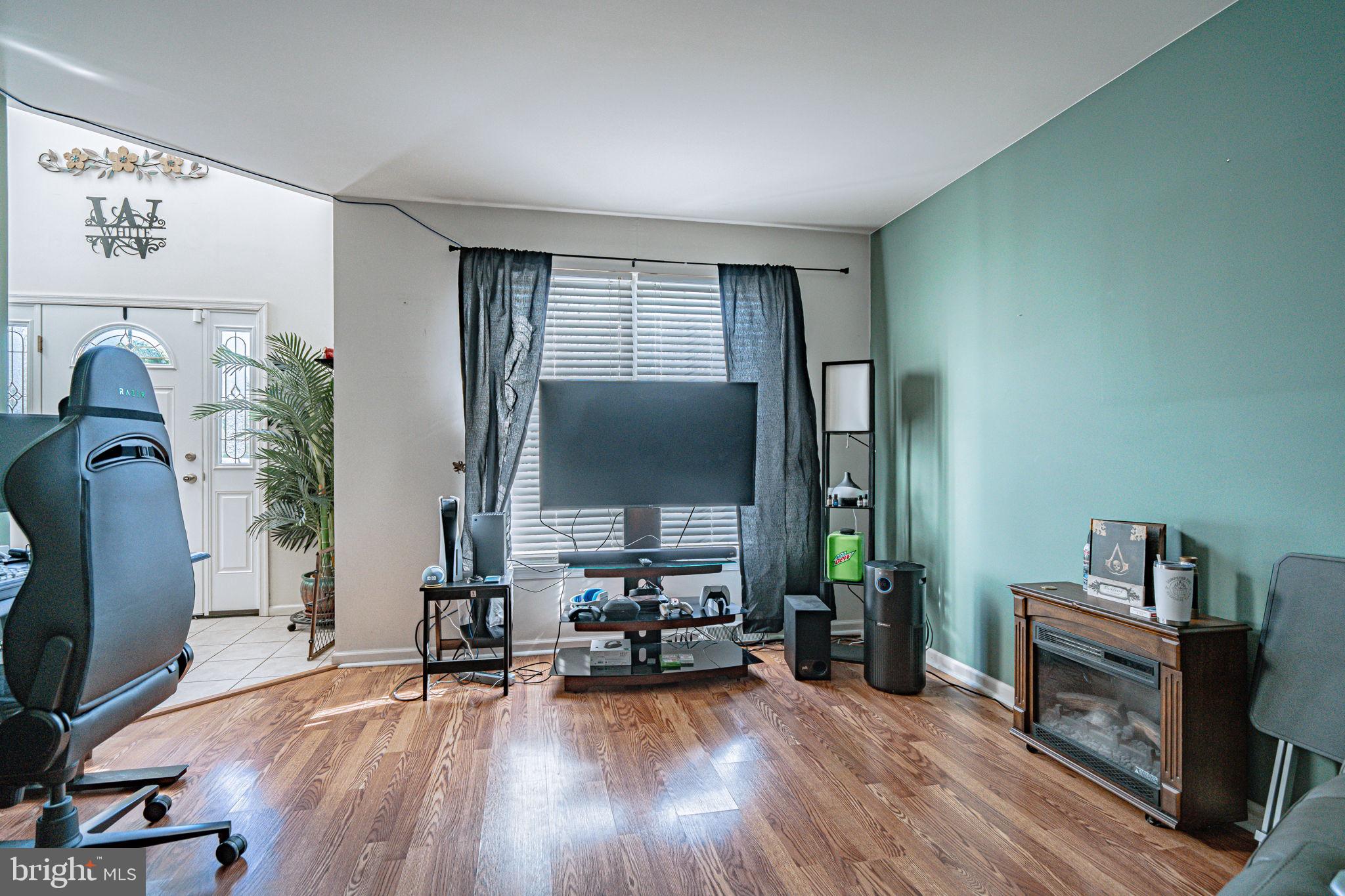 35 Ridgeview Drive Lehighton, PA 18235 - Photo 7 of 58 a living room with furniture and a flat screen tv