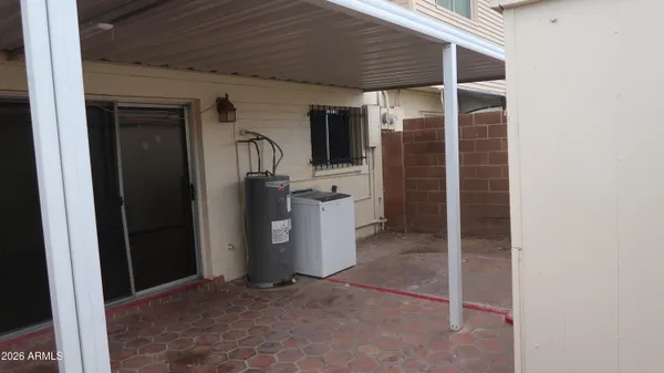 $2,000 | 1627 West Hazelwood Street, Phoenix, AZ 85015