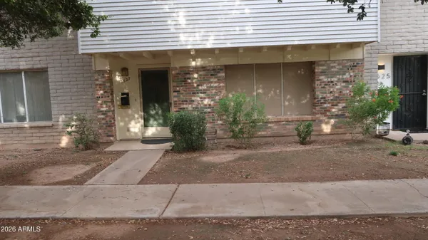 $2,000 | 1627 West Hazelwood Street, Phoenix, AZ 85015