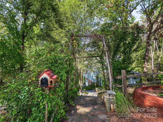 a view of a backyard with of a house
