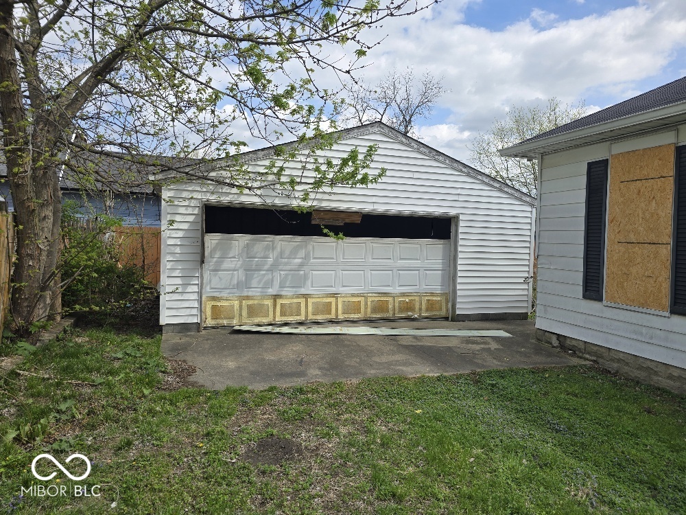 1310 Locust Street Anderson, IN 46016 - Photo 2 of 11