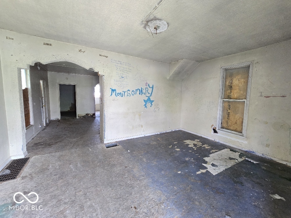 1310 Locust Street Anderson, IN 46016 - Photo 4 of 11