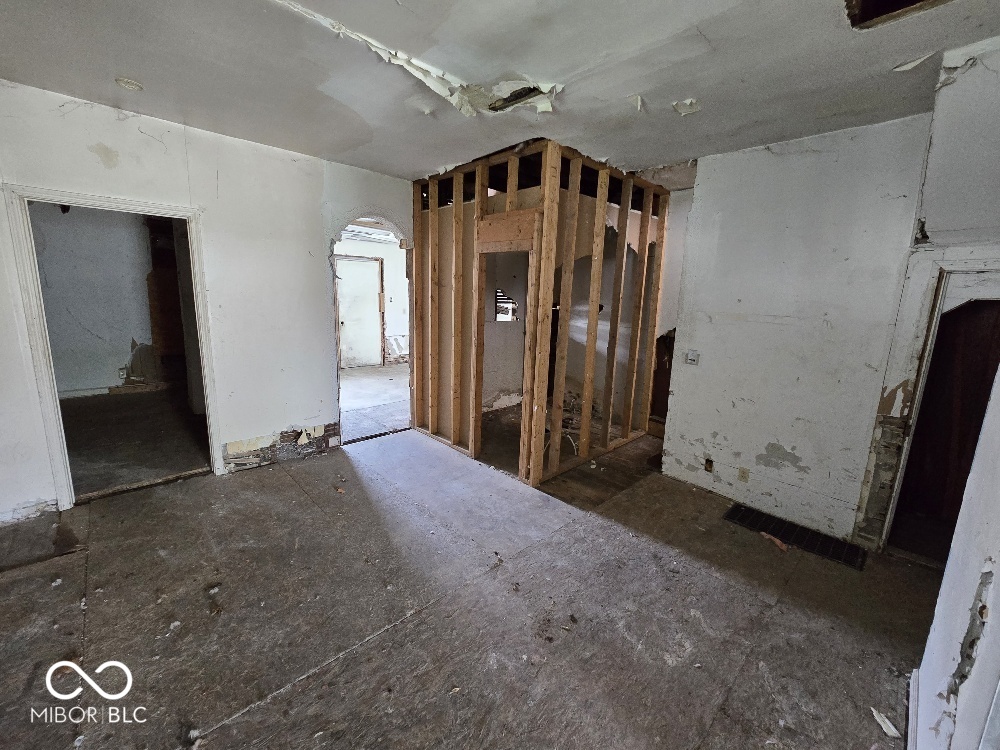 1310 Locust Street Anderson, IN 46016 - Photo 7 of 11