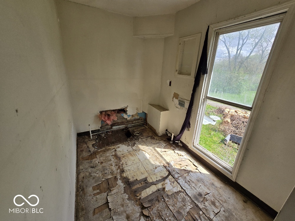 1310 Locust Street Anderson, IN 46016 - Photo 9 of 11