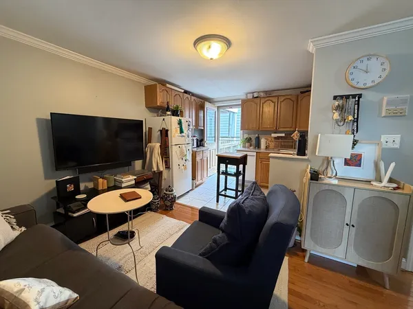 $2,600 | 122 D Street, Unit 3, Boston, MA 02127