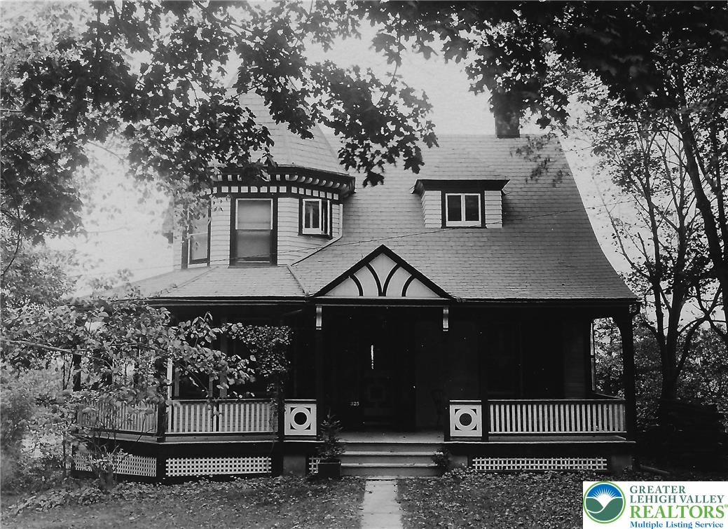 325 West Center Street Nazareth, PA 18064 - Photo 41 of 44