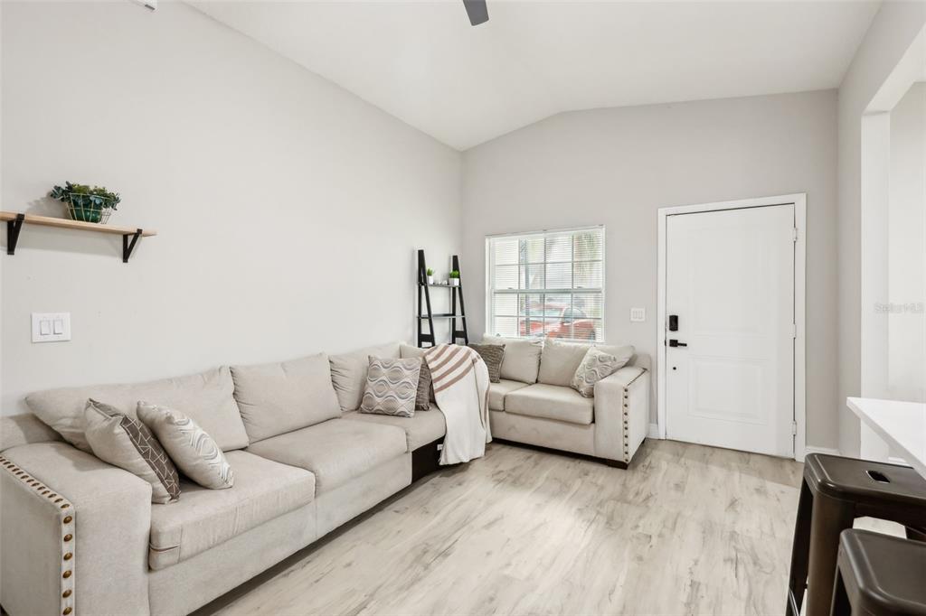 304 Dover Street Orlando, FL 32811 - Photo 4 of 32