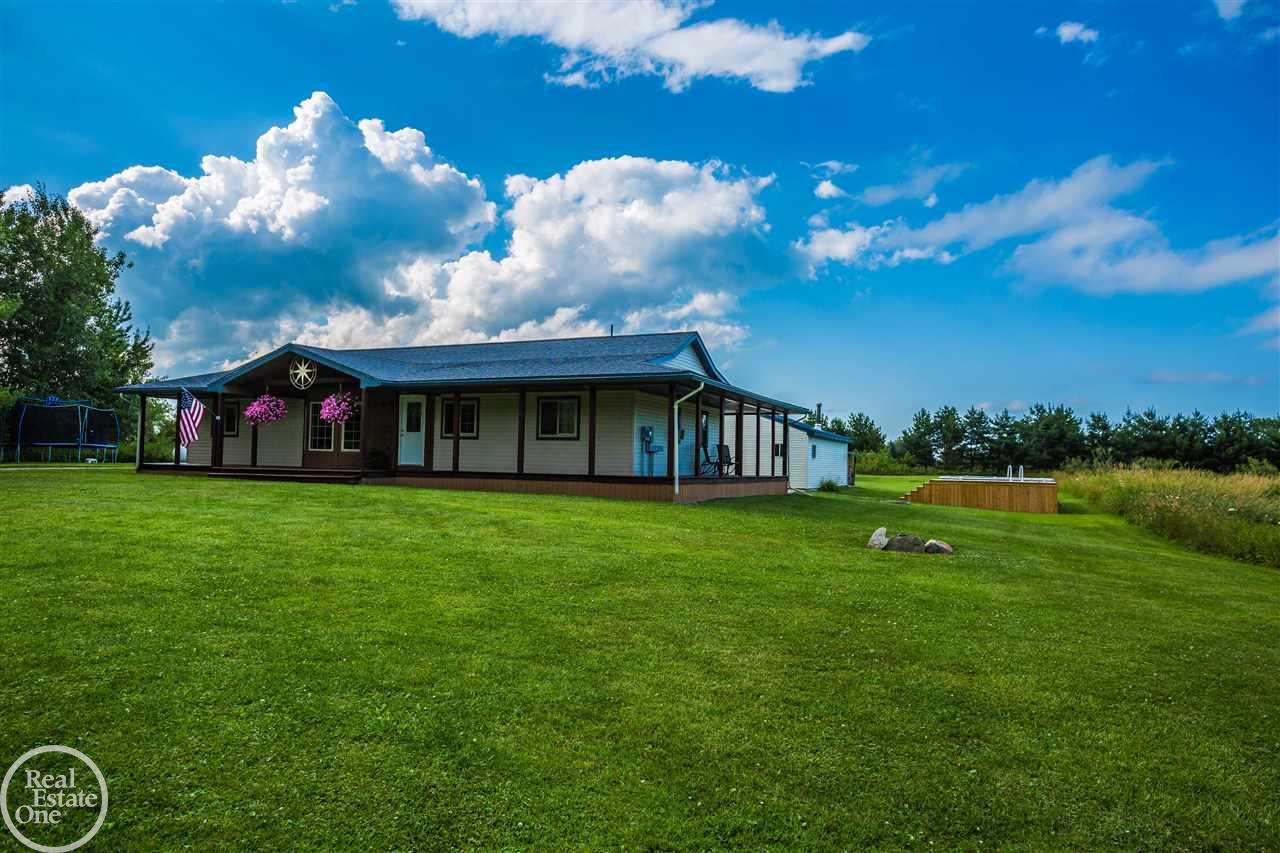 8290 Beard Road Avoca, MI 48006 - Photo 5 of 65 31389249-4.JPG
