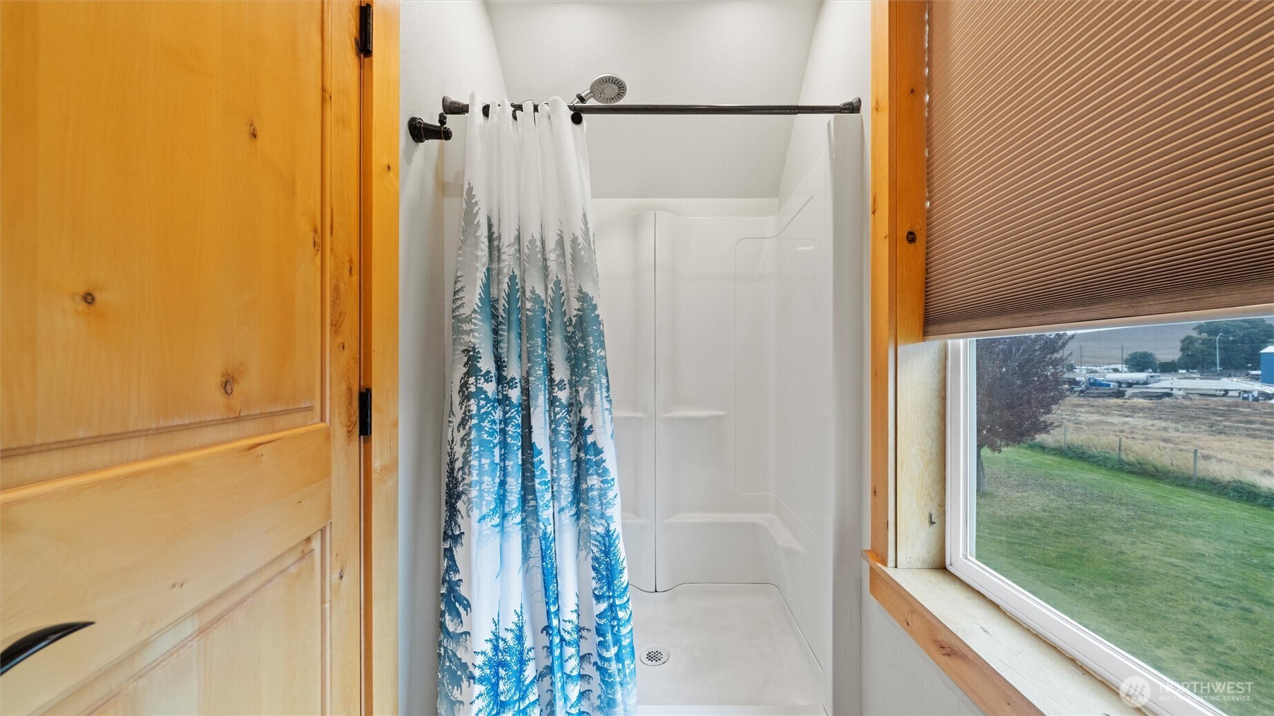 109 Cold Spring Lane Dayton, WA 99328 - Photo 21 of 40 a bathroom with a shower