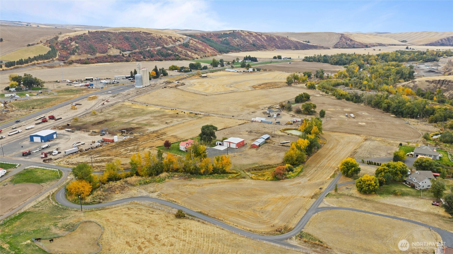 109 Cold Spring Lane Dayton, WA 99328 - Photo 37 of 40 an aerial view of beach and residential space