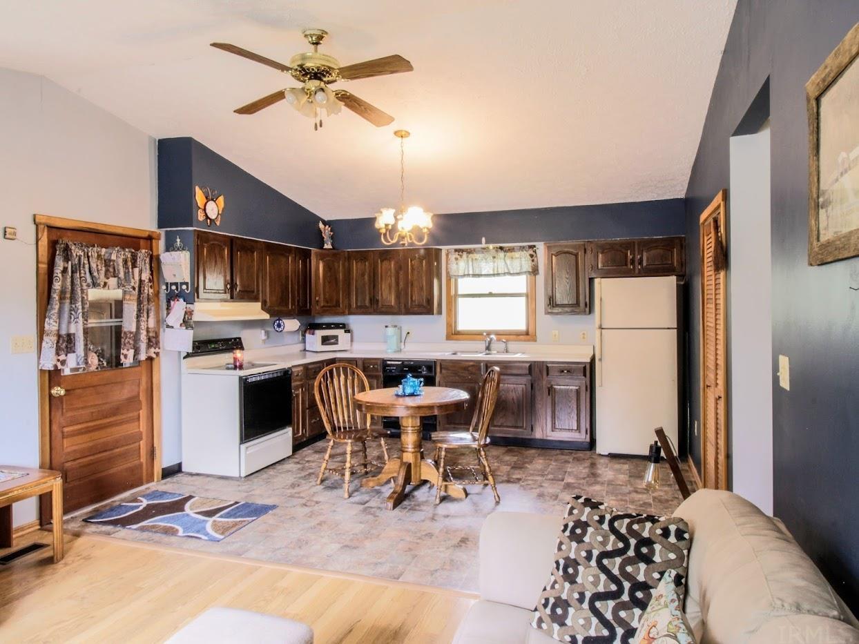 337 Pea Ridge Road Spencer, IN 47460 - Photo 3 of 34