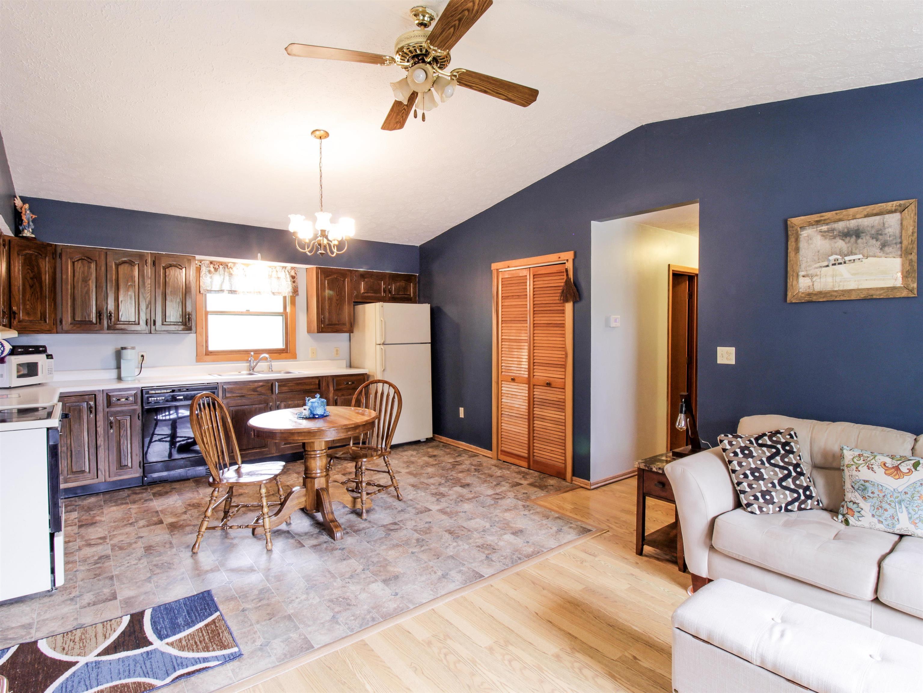 337 Pea Ridge Road Spencer, IN 47460 - Photo 4 of 34