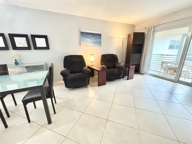 $279,900 | 2600 Diana Drive, Unit 318, Hallandale Beach, FL 33009