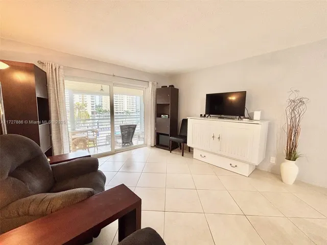 $279,900 | 2600 Diana Drive, Unit 318, Hallandale Beach, FL 33009