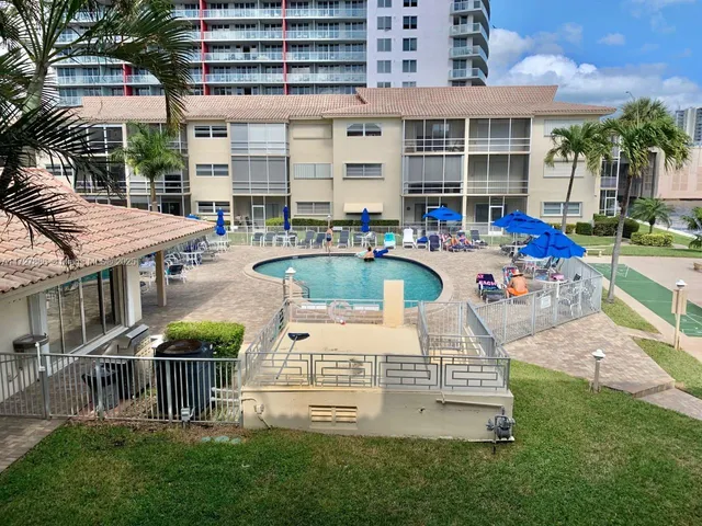 $279,900 | 2600 Diana Drive, Unit 318, Hallandale Beach, FL 33009
