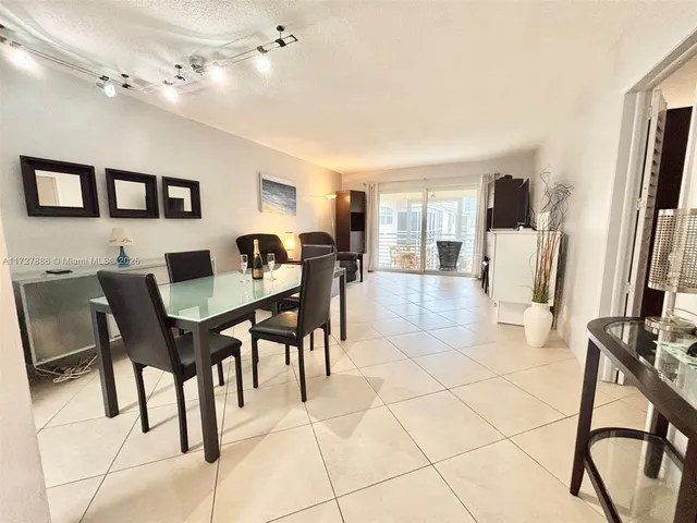$279,900 | 2600 Diana Drive, Unit 318, Hallandale Beach, FL 33009
