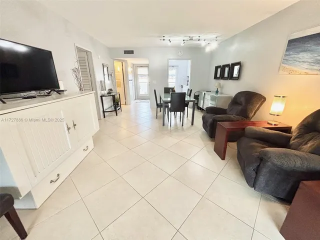$279,900 | 2600 Diana Drive, Unit 318, Hallandale Beach, FL 33009