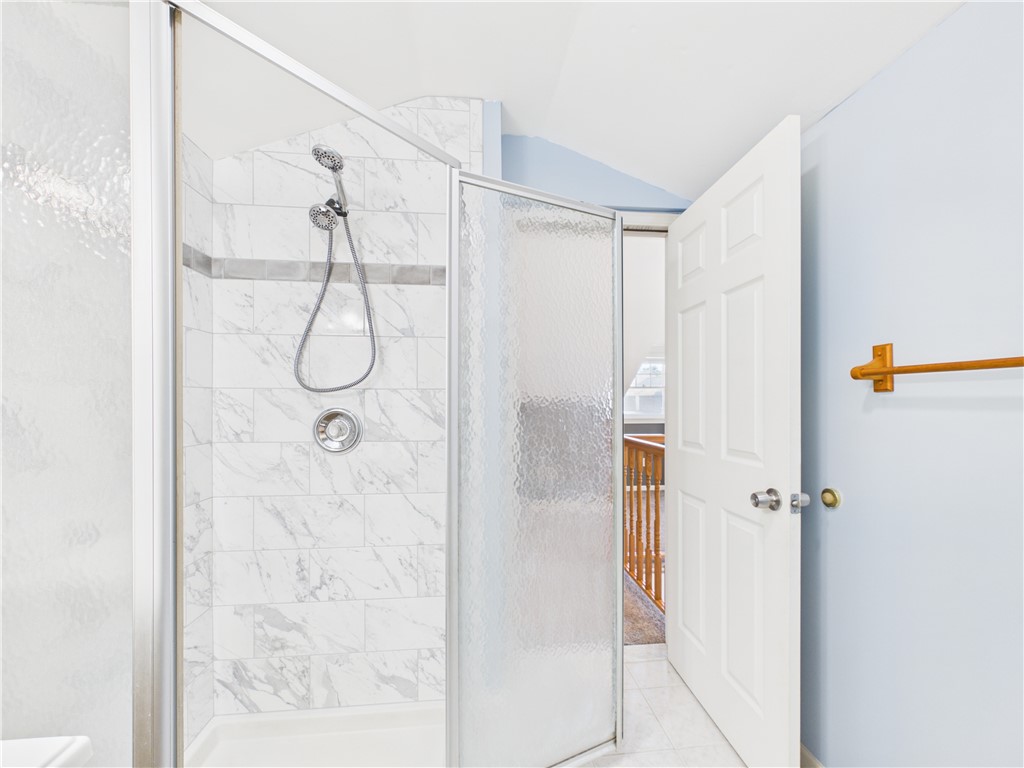 79 Ridgewood Drive Irondequoit, NY 14622 - Photo 32 of 50 Upstairs Full Bathroom