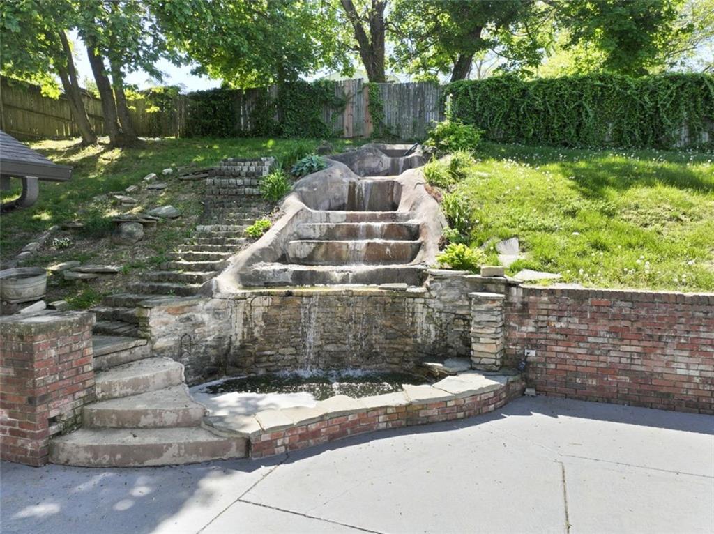106 Sunset Street McKees Rocks, PA 15136 - Photo 41 of 45 a view of a back yard of the house