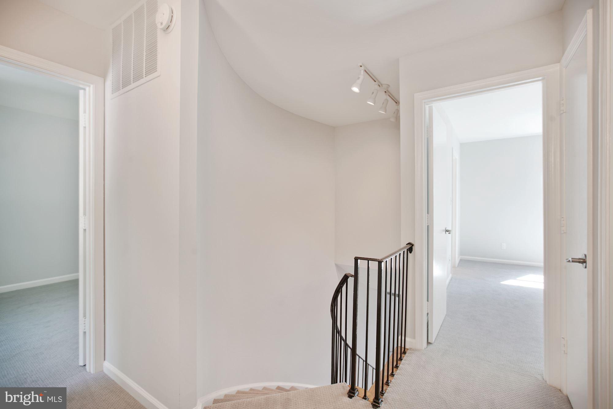 6002 Waterbury Court Springfield, VA 22152 - Photo 17 of 31 Upstairs hall
