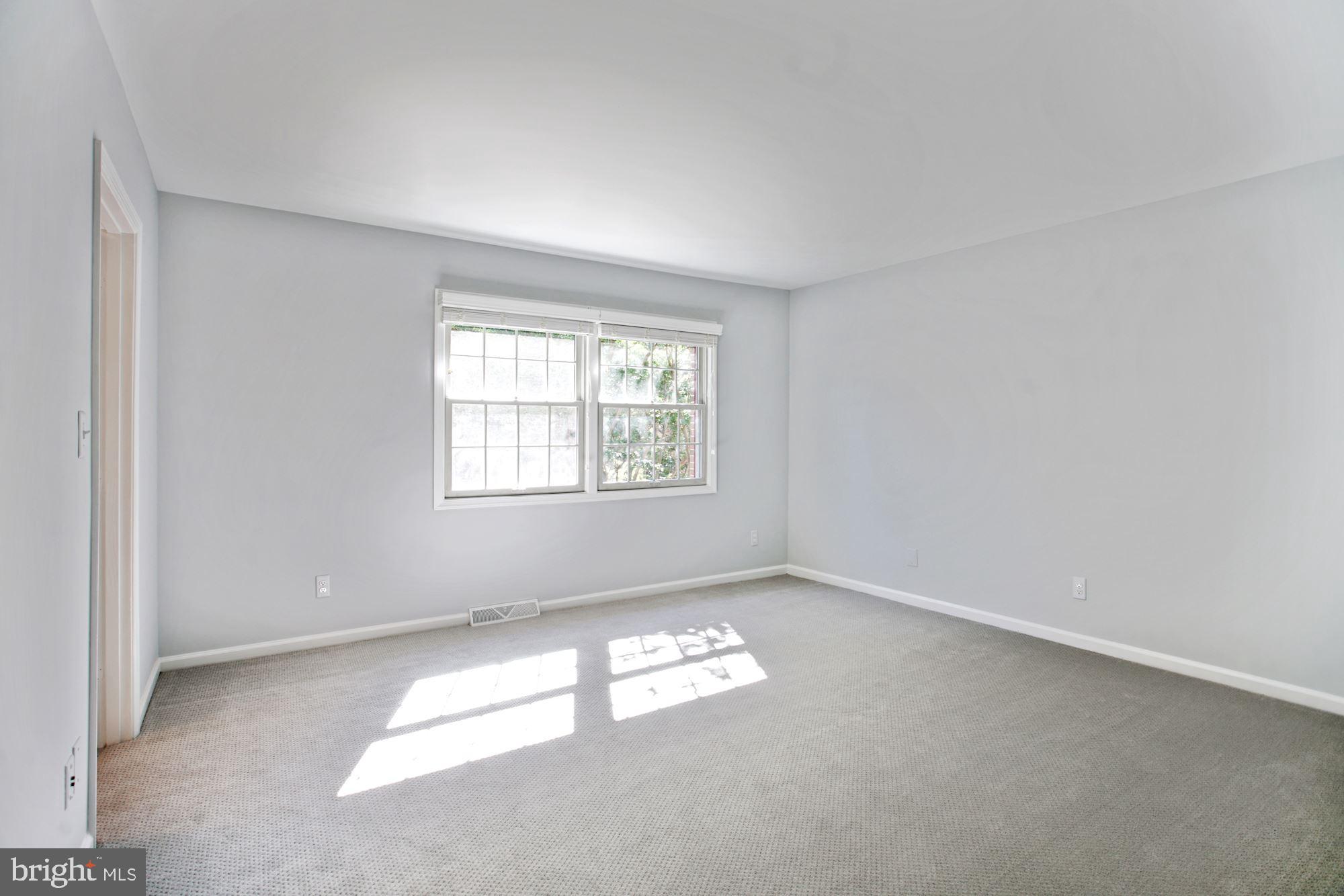 6002 Waterbury Court Springfield, VA 22152 - Photo 18 of 31 Primary Bedroom