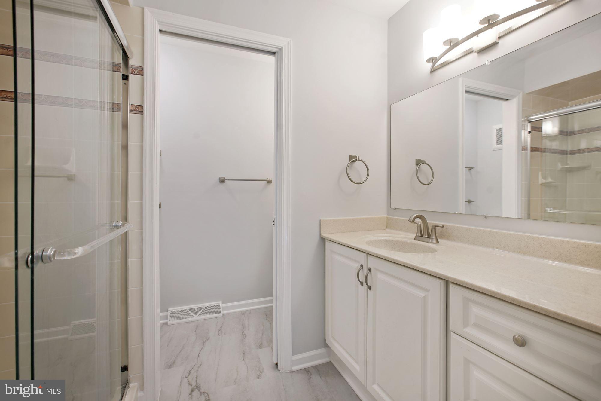 6002 Waterbury Court Springfield, VA 22152 - Photo 20 of 31 Primary Bathroom