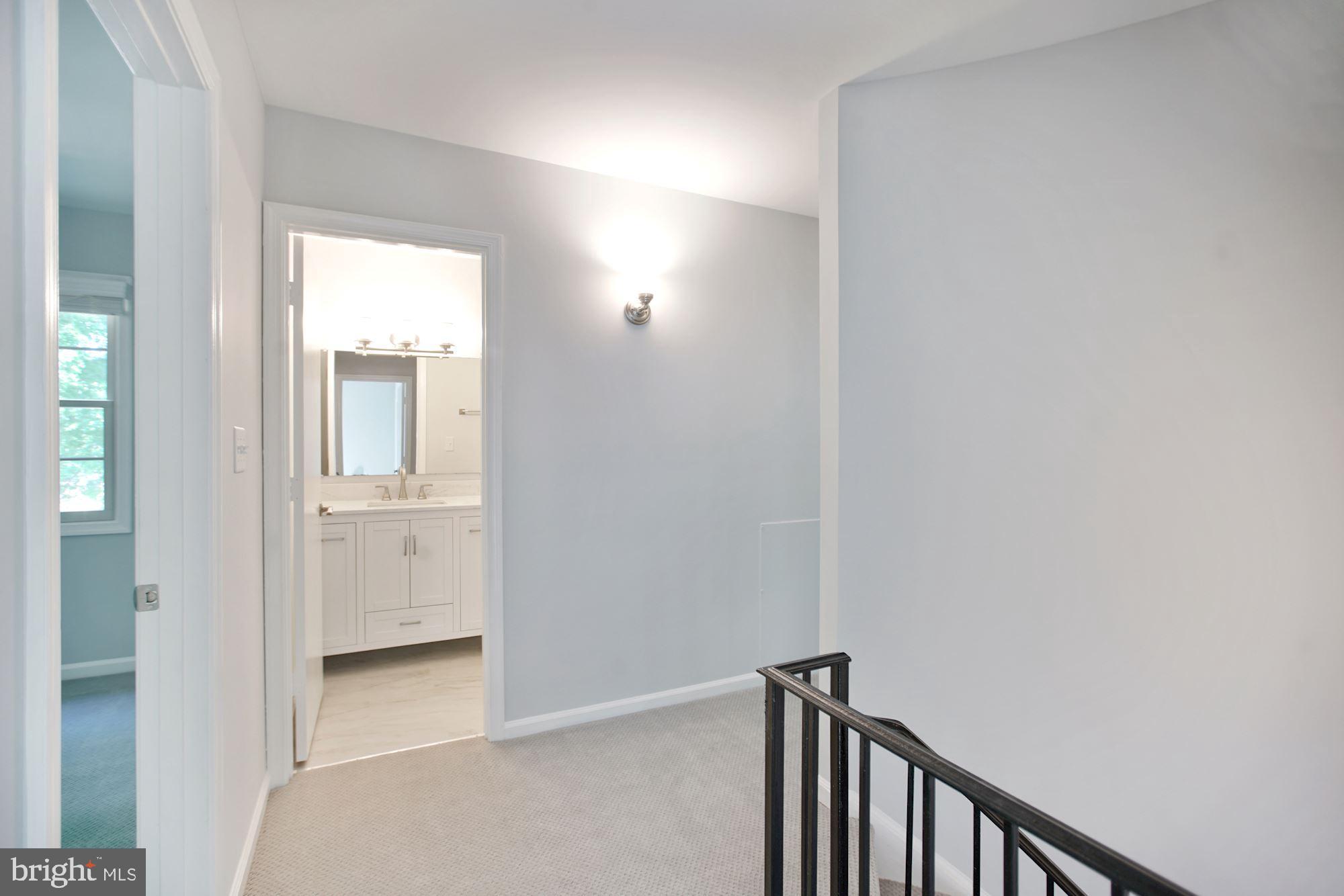 6002 Waterbury Court Springfield, VA 22152 - Photo 23 of 31 Upstairs hall