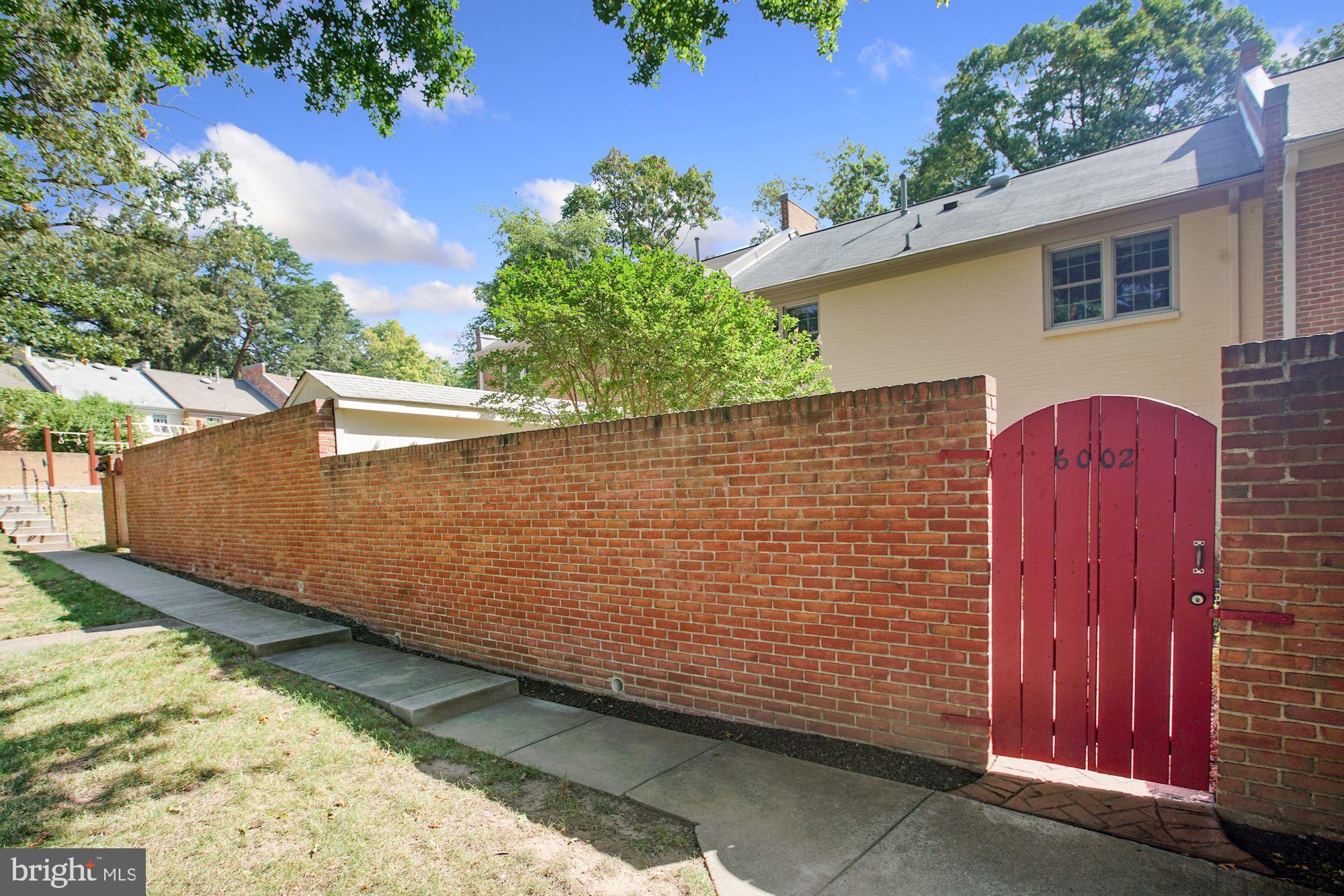 6002 Waterbury Court Springfield, VA 22152 - Photo 31 of 31 Rear brick walled Georgetown patio