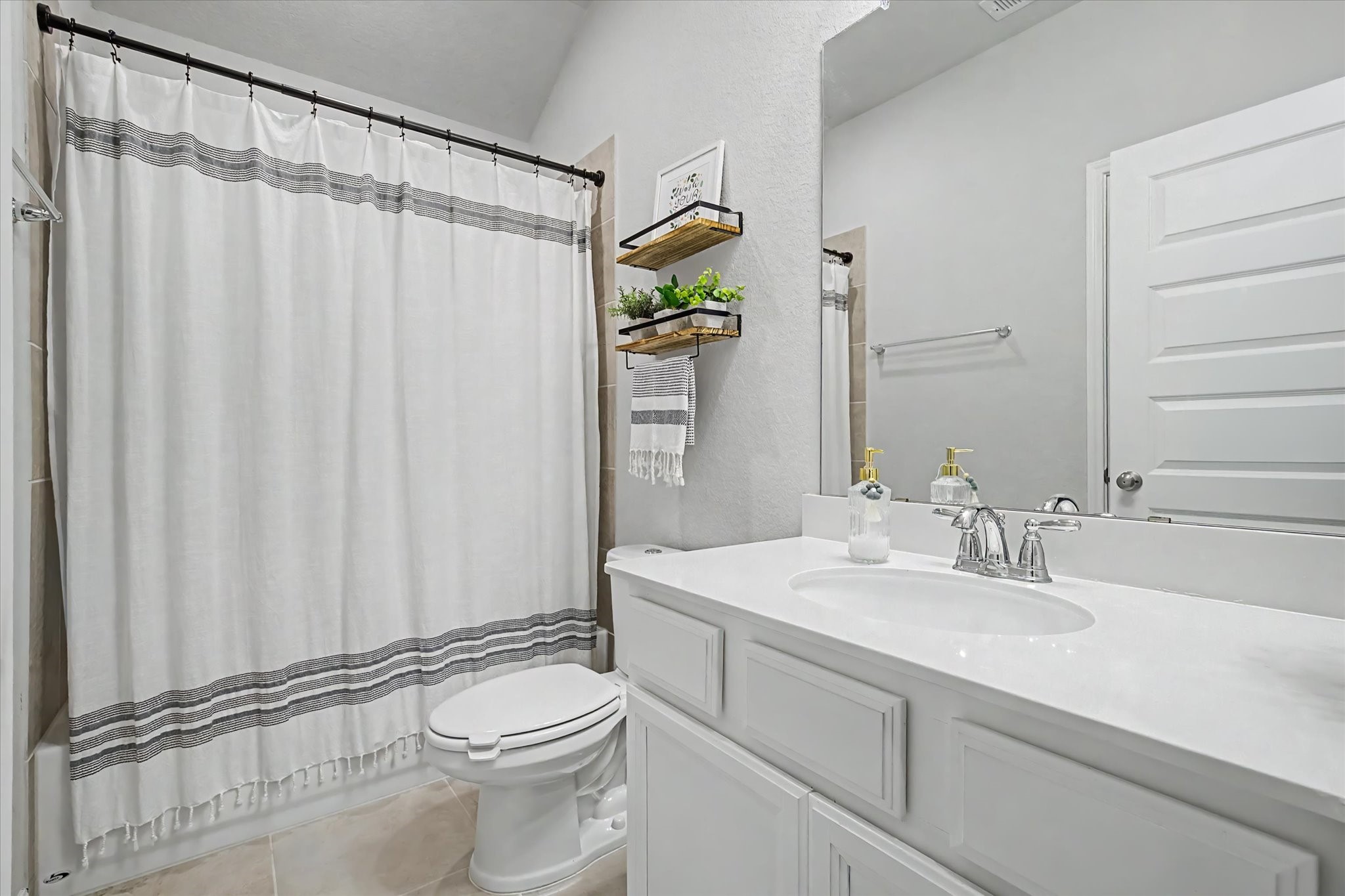 10842 Cliffs View Drive Iowa Colony, TX 77583 - Photo 31 of 47 Bathroom