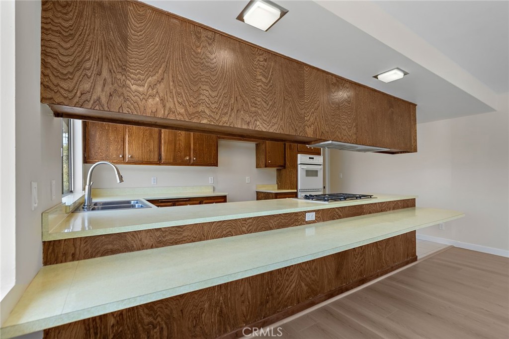 443 Woodbury Road Glendale, CA 91206 - Photo 17 of 48 Kitchen