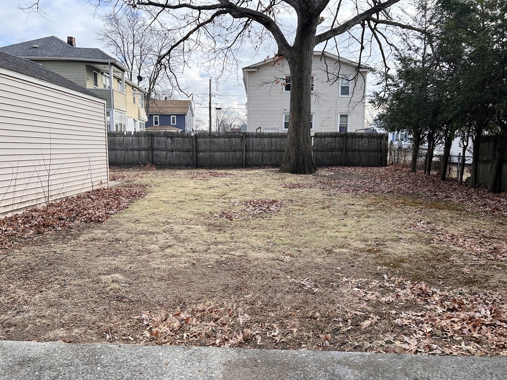 101 Victoria Street Springfield, MA 01104 - Photo 4 of 25