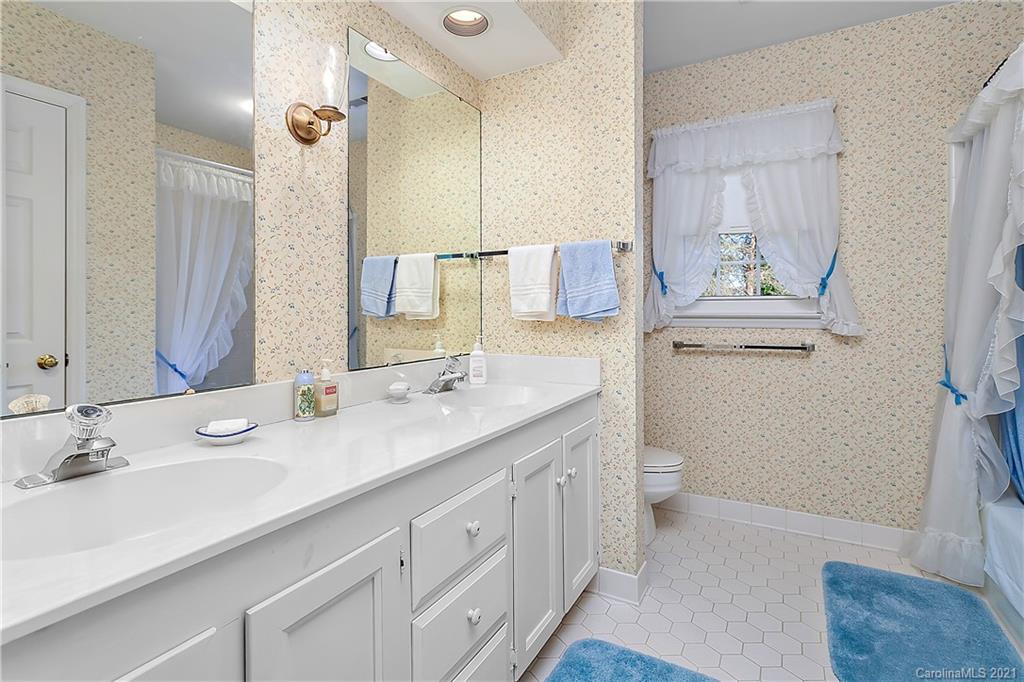 4109 Rotunda Road, Unit 2 Charlotte, NC 28226 - Photo 16 of 19 Gallery Image 16