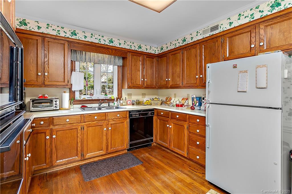 4109 Rotunda Road, Unit 2 Charlotte, NC 28226 - Photo 6 of 19 Gallery Image 6