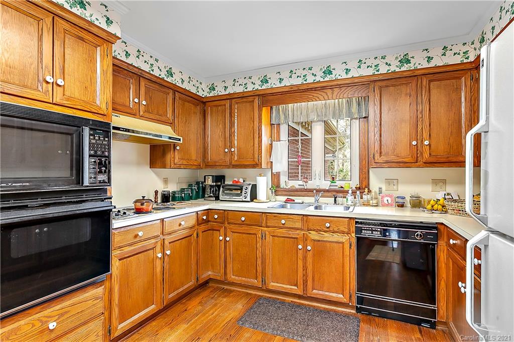 4109 Rotunda Road, Unit 2 Charlotte, NC 28226 - Photo 7 of 19 Gallery Image 7