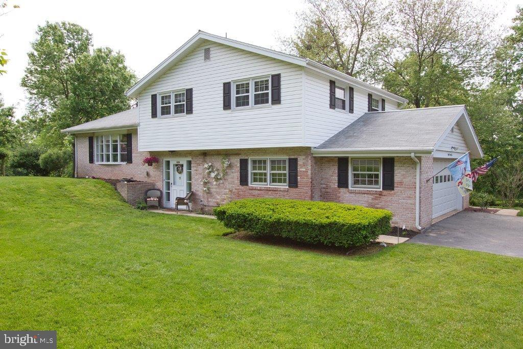 826 Hillaire Road Lancaster, PA 17601 - Photo 1 of 24 Gallery Image 1