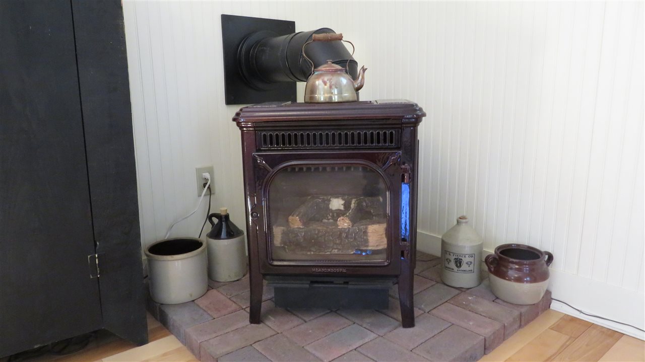 483 Mammoth Road Londonderry, NH 03053 - Photo 13 of 35