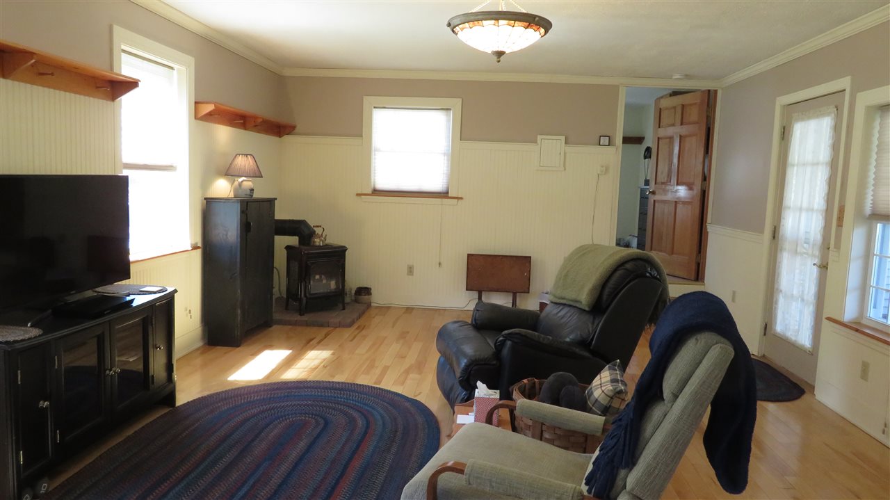 483 Mammoth Road Londonderry, NH 03053 - Photo 15 of 35
