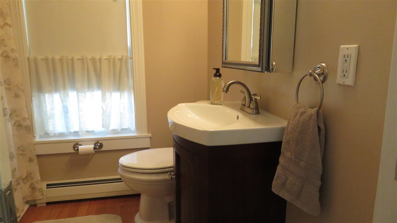 483 Mammoth Road Londonderry, NH 03053 - Photo 16 of 35