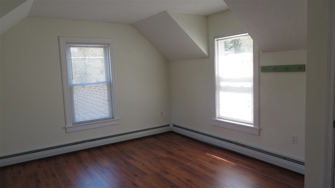 483 Mammoth Road Londonderry, NH 03053 - Photo 22 of 35