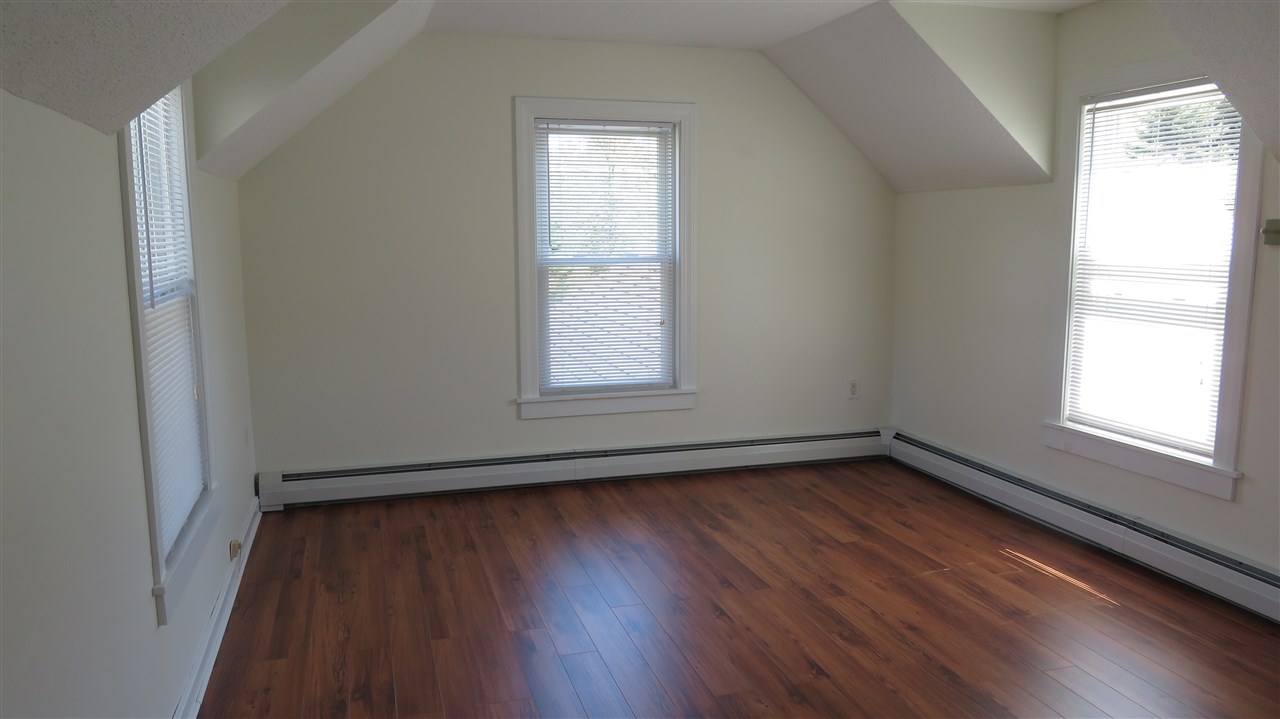 483 Mammoth Road Londonderry, NH 03053 - Photo 23 of 35