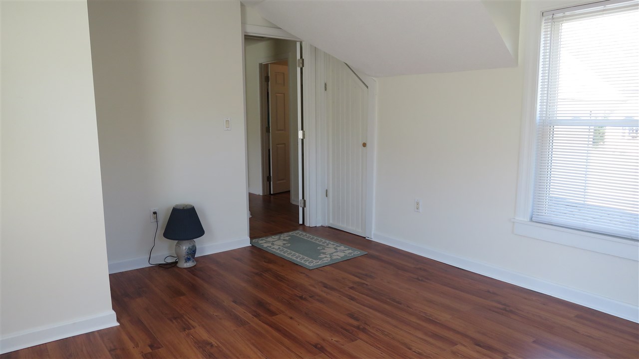 483 Mammoth Road Londonderry, NH 03053 - Photo 24 of 35