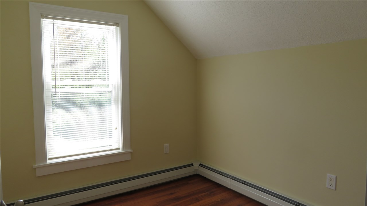 483 Mammoth Road Londonderry, NH 03053 - Photo 27 of 35