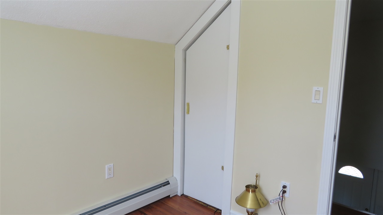 483 Mammoth Road Londonderry, NH 03053 - Photo 28 of 35