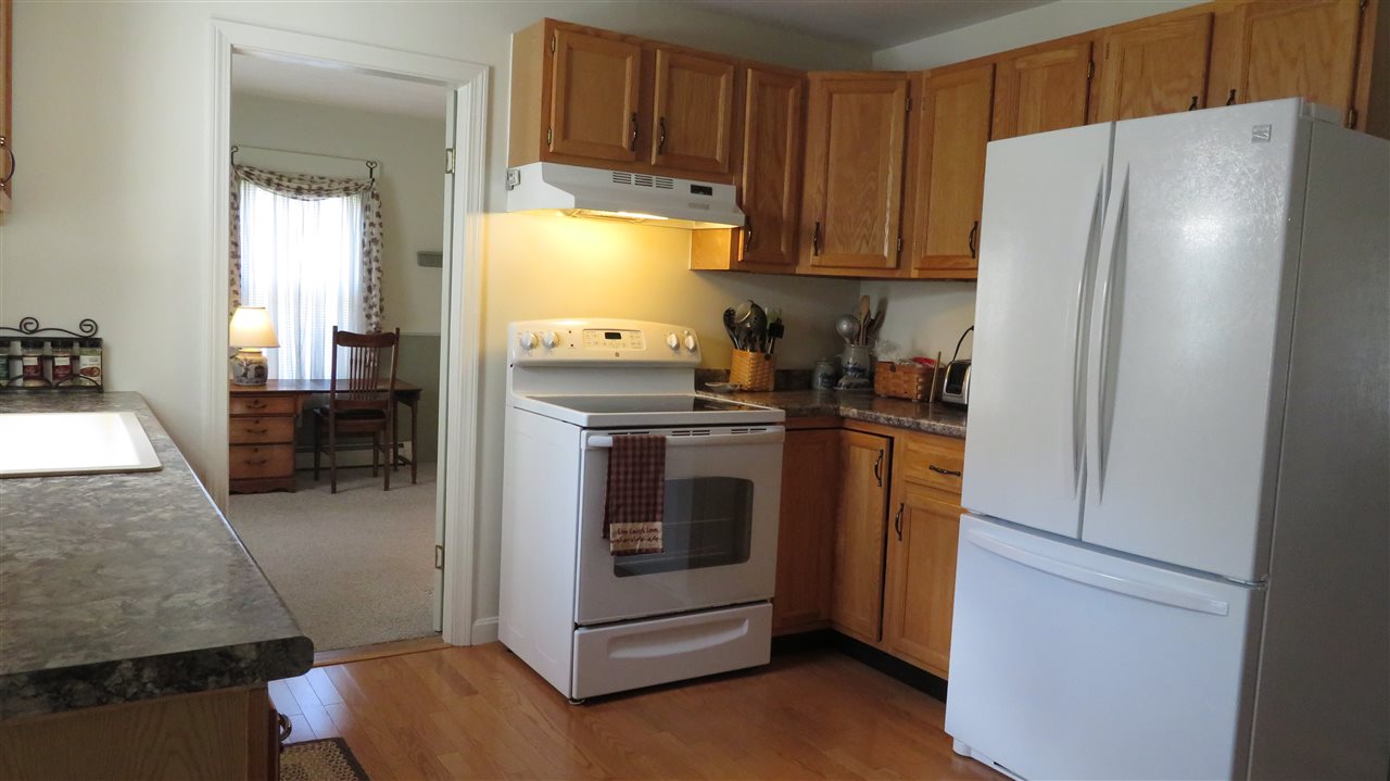 483 Mammoth Road Londonderry, NH 03053 - Photo 5 of 35
