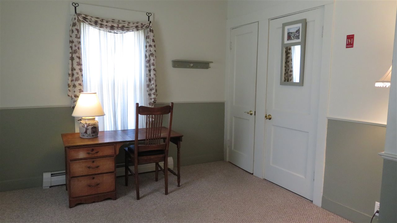 483 Mammoth Road Londonderry, NH 03053 - Photo 6 of 35