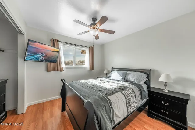 a view of empty room with window and ceiling fan