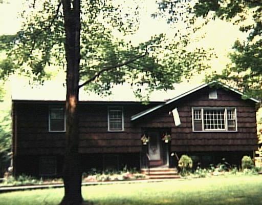 13 Turkey Hill Road Newtown, CT 06470 - Photo 1 of 1 Gallery Image 1