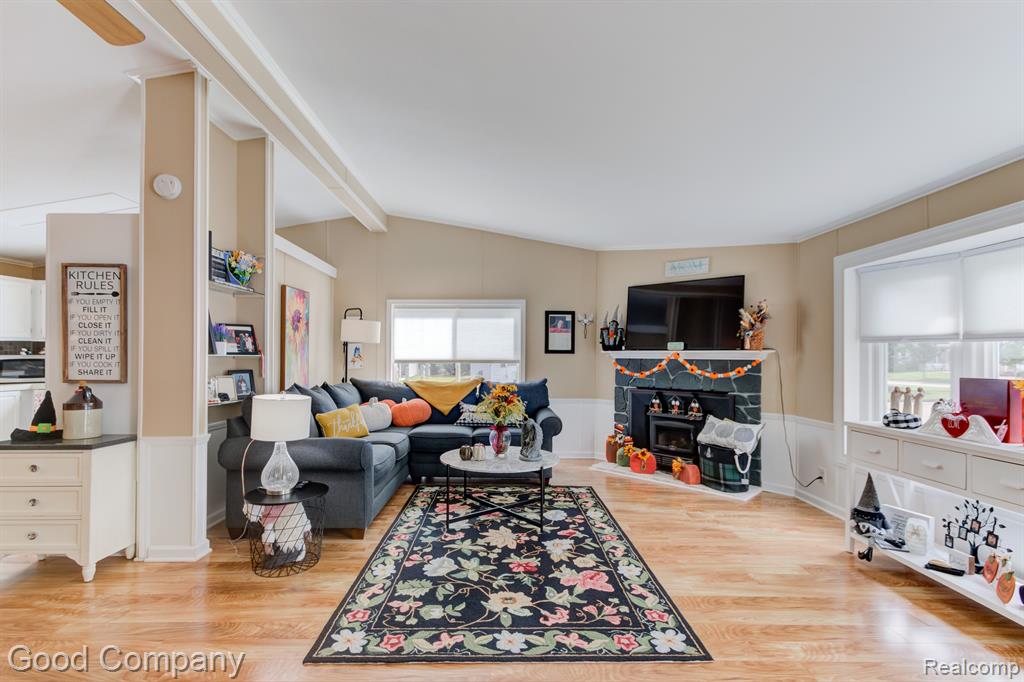 545 Mallard Street Rochester Hills, MI 48309 - Photo 3 of 41